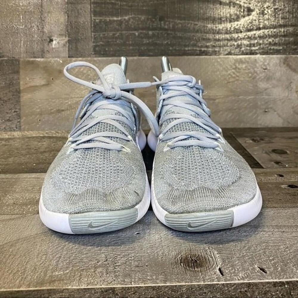 Nike free Womens 8.5 TR Flyknit 3 942887-002 Grey and White Lace Up Sneaker - Picture 2 of 8